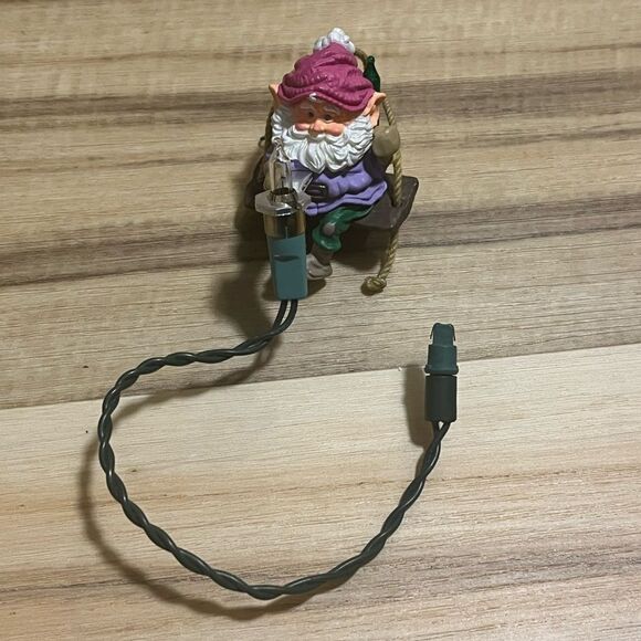 Vintage 1987 Hallmark North Pole Power & Light Lighted Ornament - Picture 2 of 4